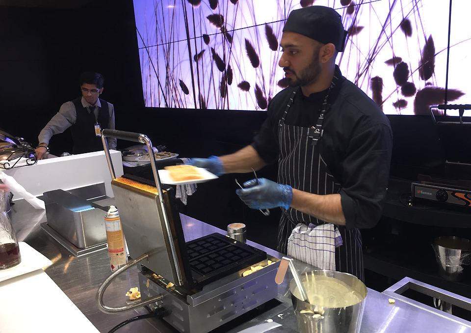 koru-lounge-auckland-fresh-waffles