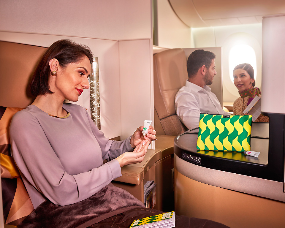 etihad-business-class-amenity-kit-selection2