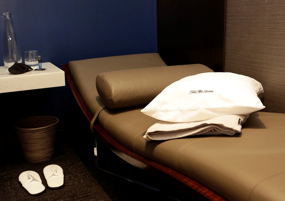 united-airlines-polaris-business-class-day-bed