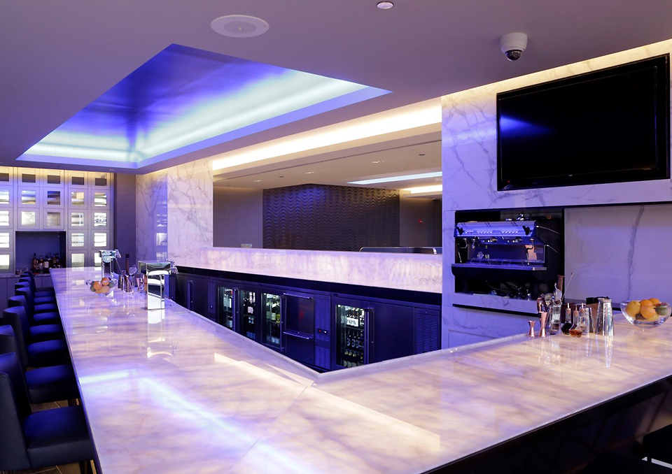 united-airlines-polaris-business-class-lounge-bar