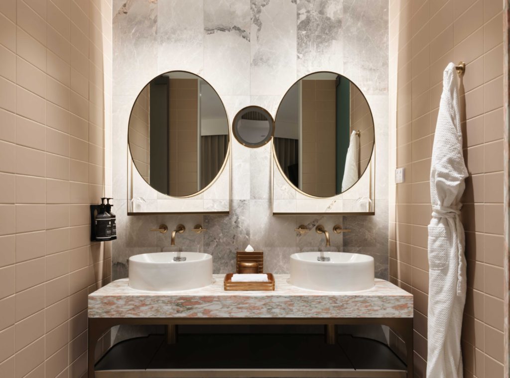 The Porter House Hotel Junior Suite Bathroom